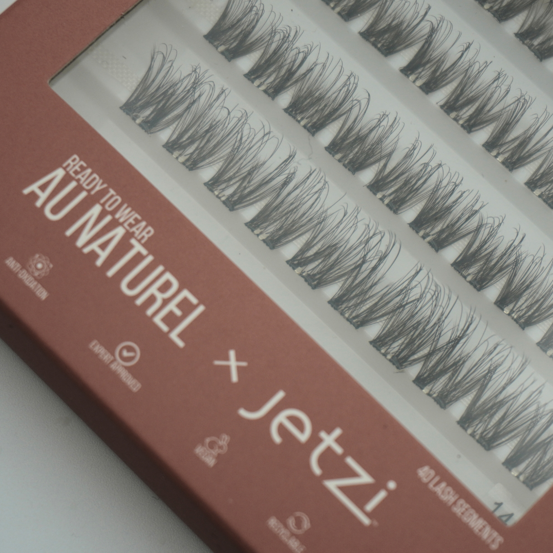 etzi Au Natural press-on lashes with soft, subtle, everyday definition.