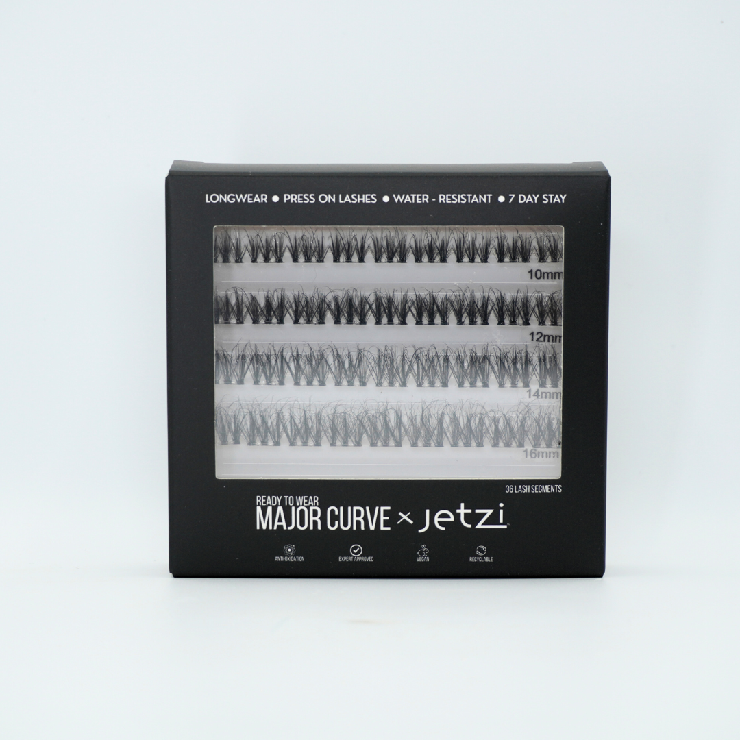 Jetzi Major Curve D-curl press-on lashes designed for a rounded, open-eye effect.