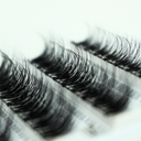 Close-up of Jetzi Major Curve D-curl lash segments for bright, wide-eye enhancement.