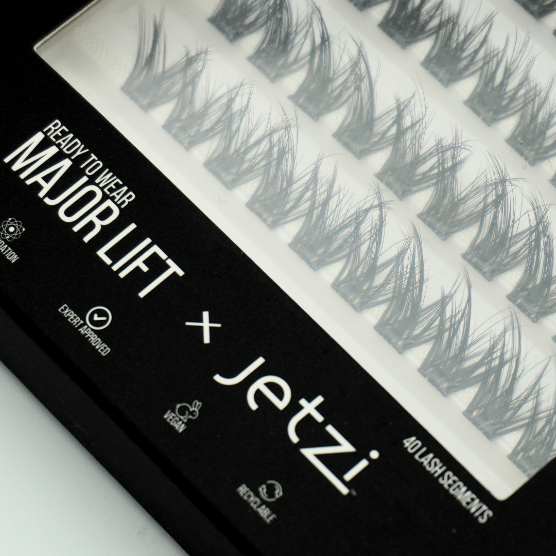 Major Lift L-curl lashes by Jetzi creating a lifted outer-corner effect.
