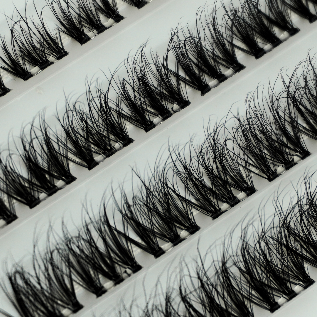 Soft wispy D-curl lash designed to create more lid space