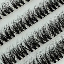 Soft wispy D-curl lash designed to create more lid space